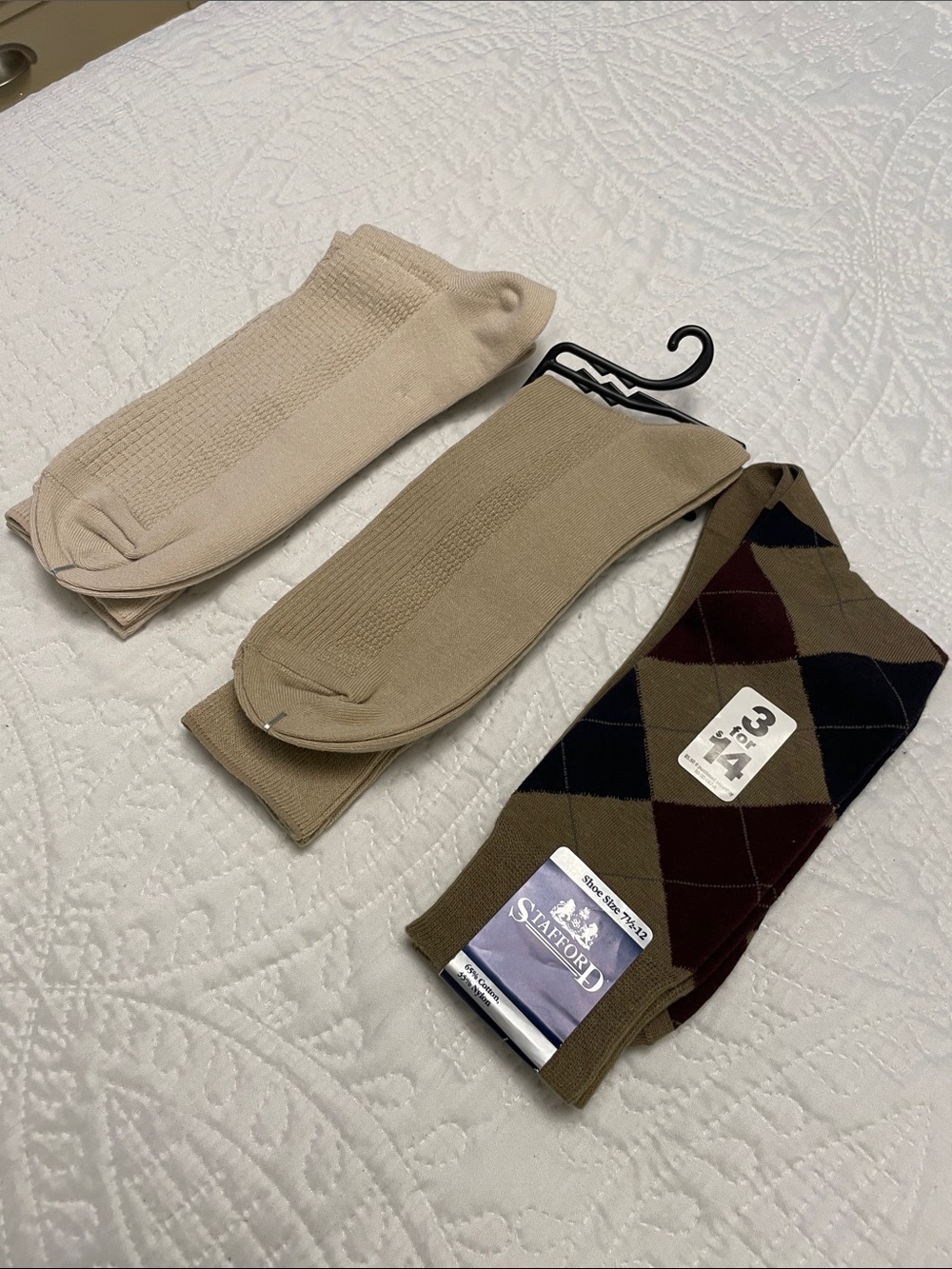 New Lot of 3 Men’s Casual & Dress Socks Beige & Argyle Diamond Pattern